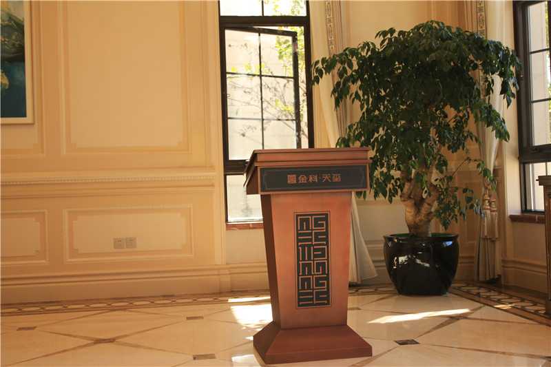 在標(biāo)識(shí)設(shè)計(jì)中，色彩帶給人的感受